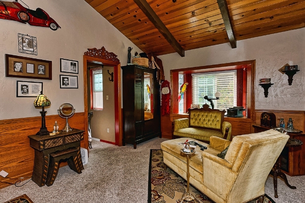 Rhinestone Rose Inn & Wellness Center